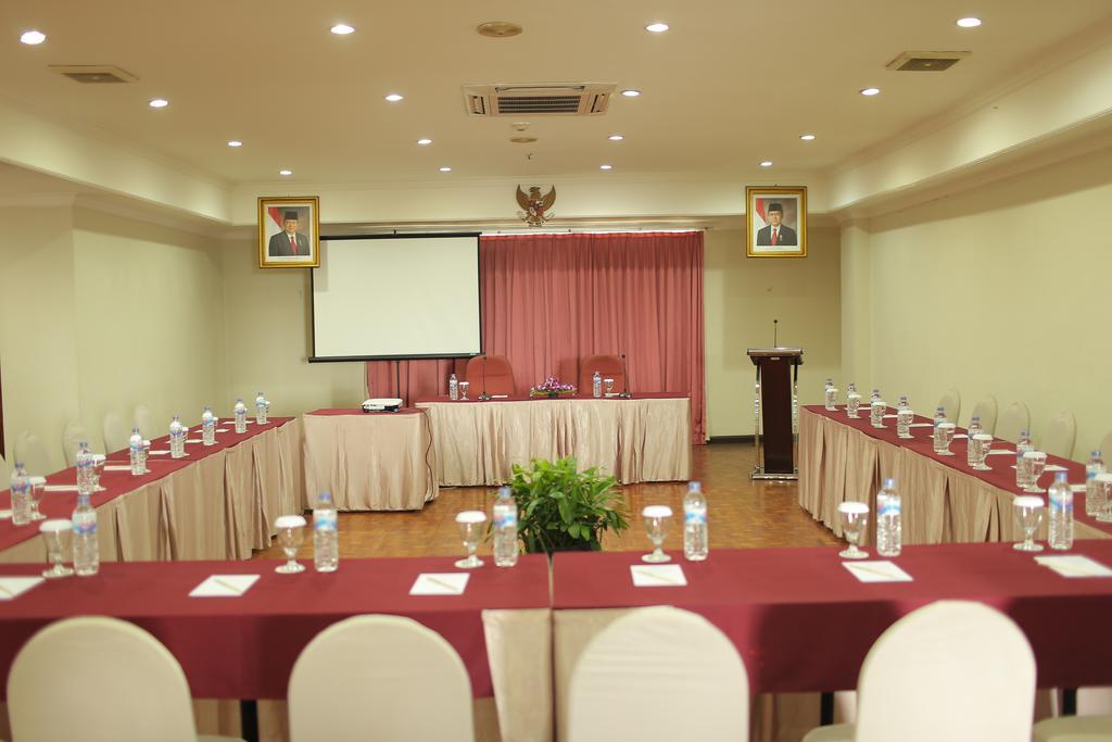 Weta International Hotel Sorabaya Extérieur photo
