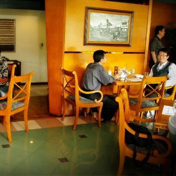 Weta International Hotel Sorabaya Extérieur photo