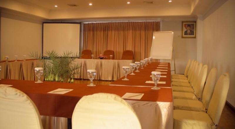 Weta International Hotel Sorabaya Extérieur photo